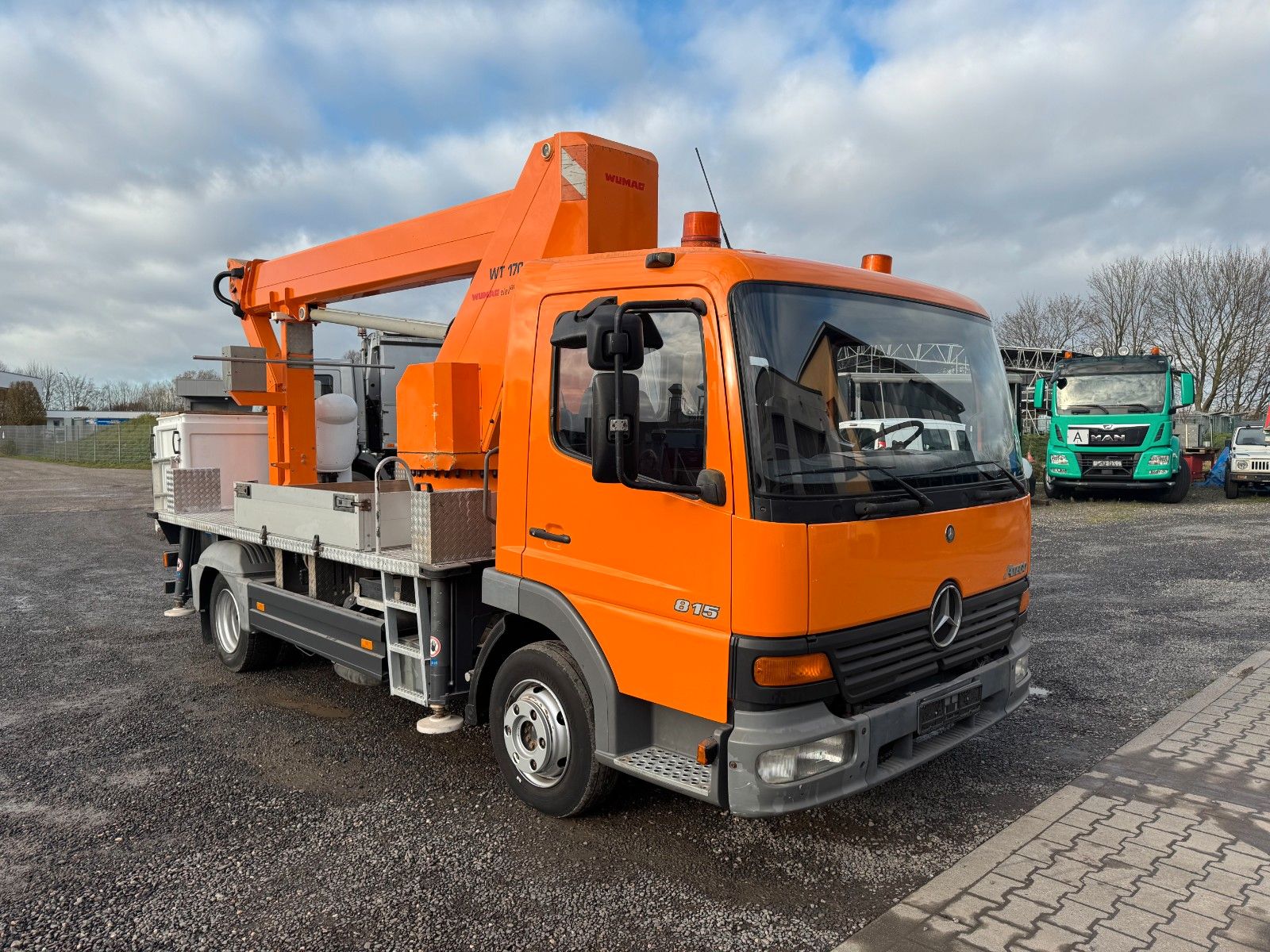 MERCEDES-BENZ – 815 4x2 Hubarbeitsbühne Wumag 170 high 17 m - Bild 12