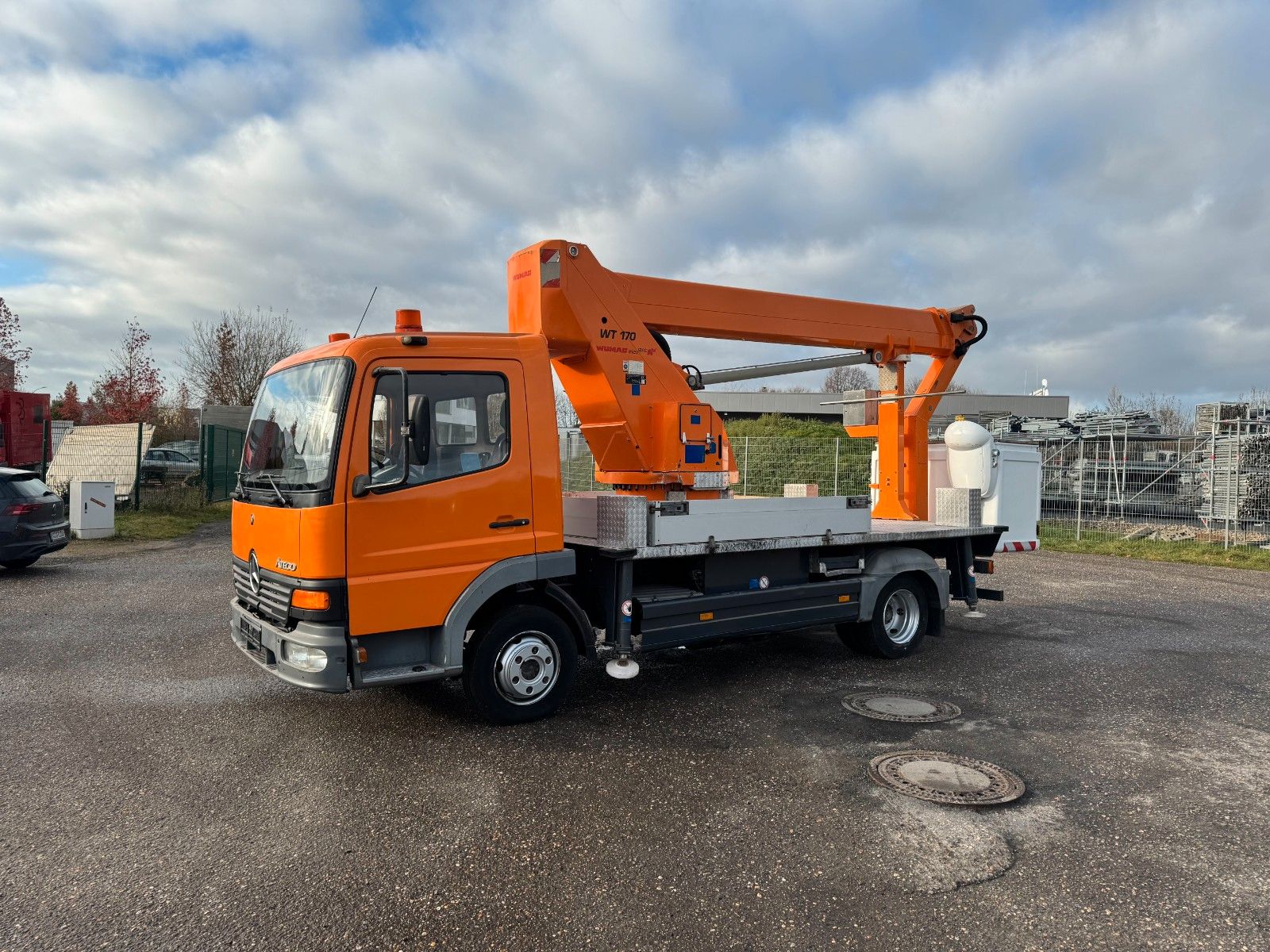 MERCEDES-BENZ – 815 4x2 Hubarbeitsbühne Wumag 170 high 17 m - Bild 9