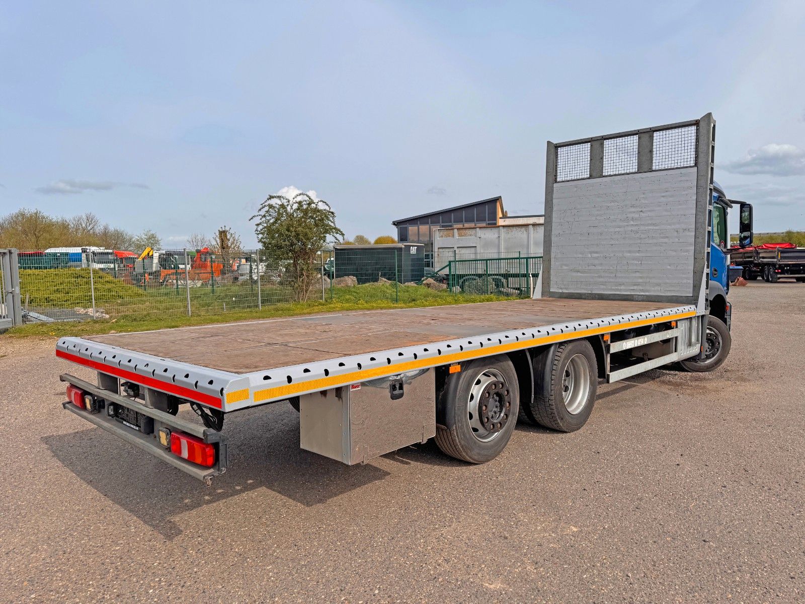 MERCEDES-BENZ – 2533 6X2 Plateau 7,40m + 1,00 m gesamt 8,40 m - Bild 9