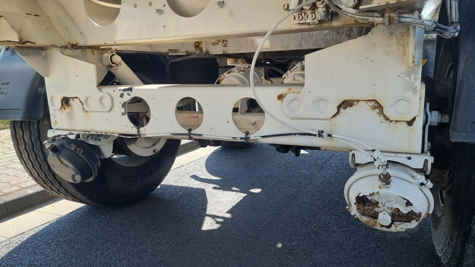 MUELLER-MITTELTAL – 2 Achs Betonmischauflieger Liebherr - Bild 8