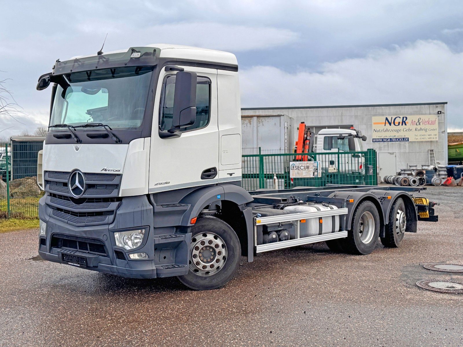 MERCEDES-BENZ – 2536 ADR Valid & kipphydraulik für Gastank - Bild 1