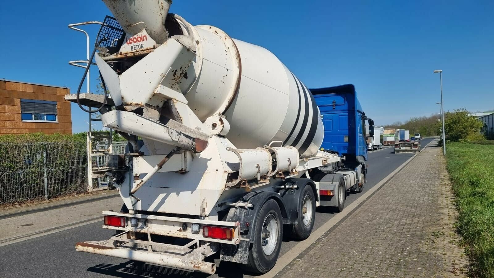 MUELLER-MITTELTAL – 2 Achs Betonmischauflieger Liebherr - Bild 13
