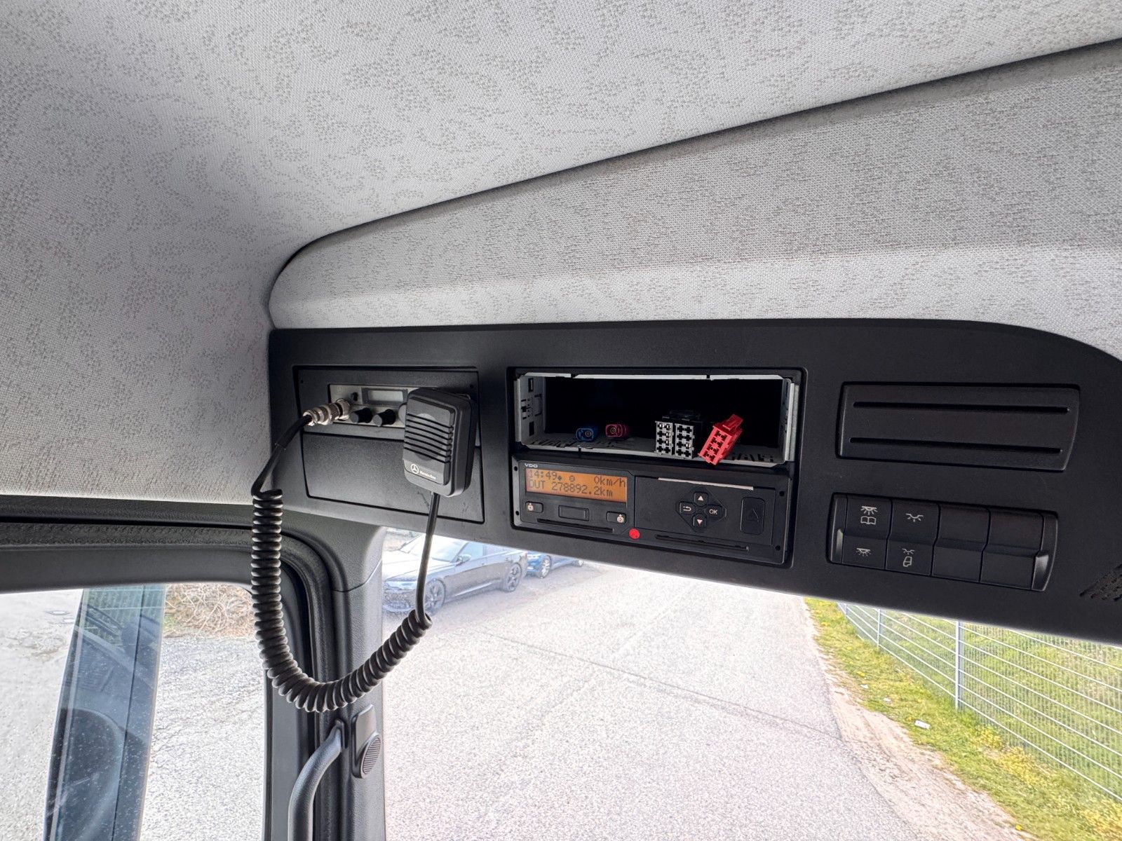 MERCEDES-BENZ – 2533 6X2 Plateau 7,40m + 1,00 m gesamt 8,40 m - Bild 24