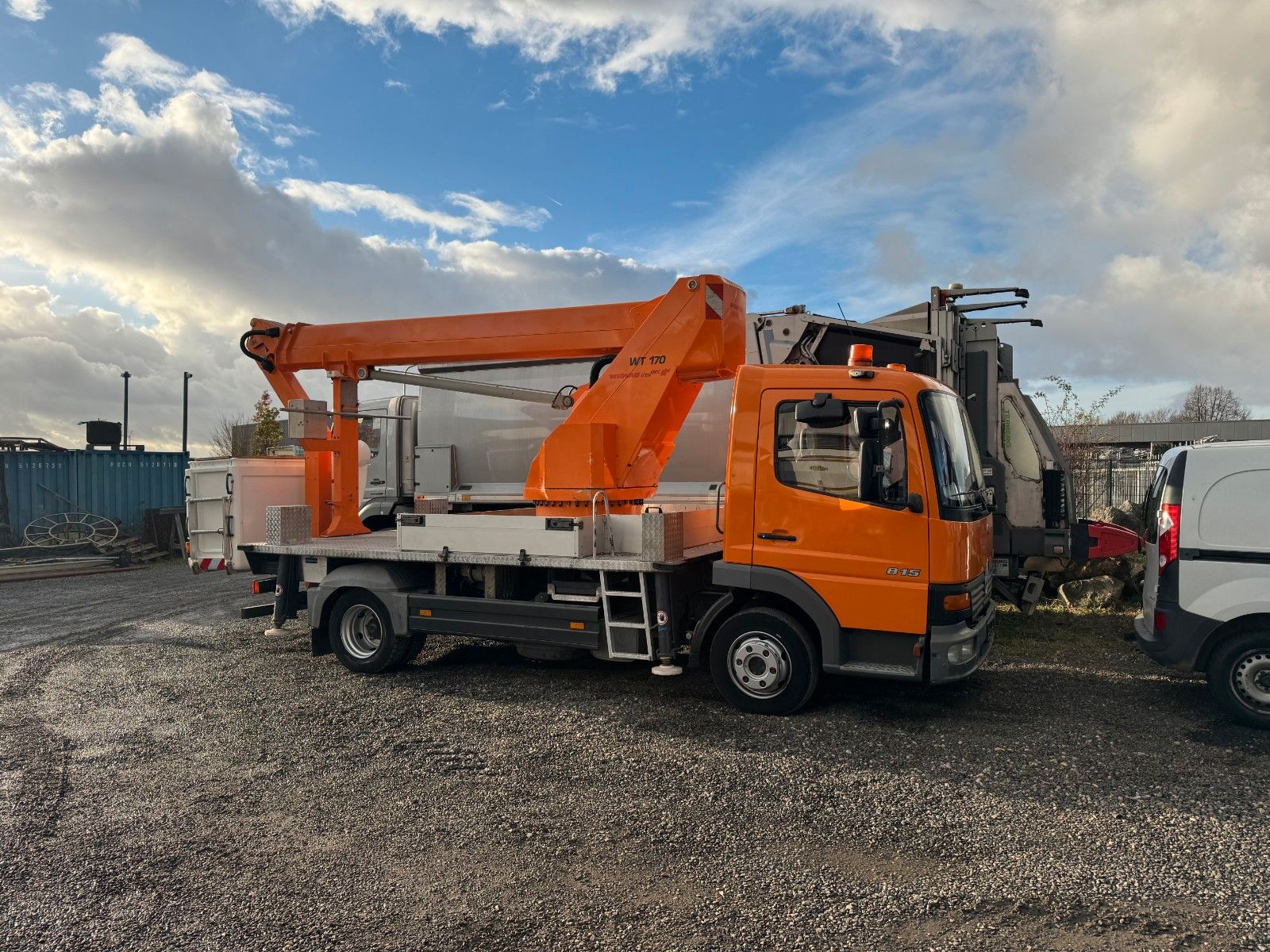 MERCEDES-BENZ – 815 4x2 Hubarbeitsbühne Wumag 170 high 17 m - Bild 17