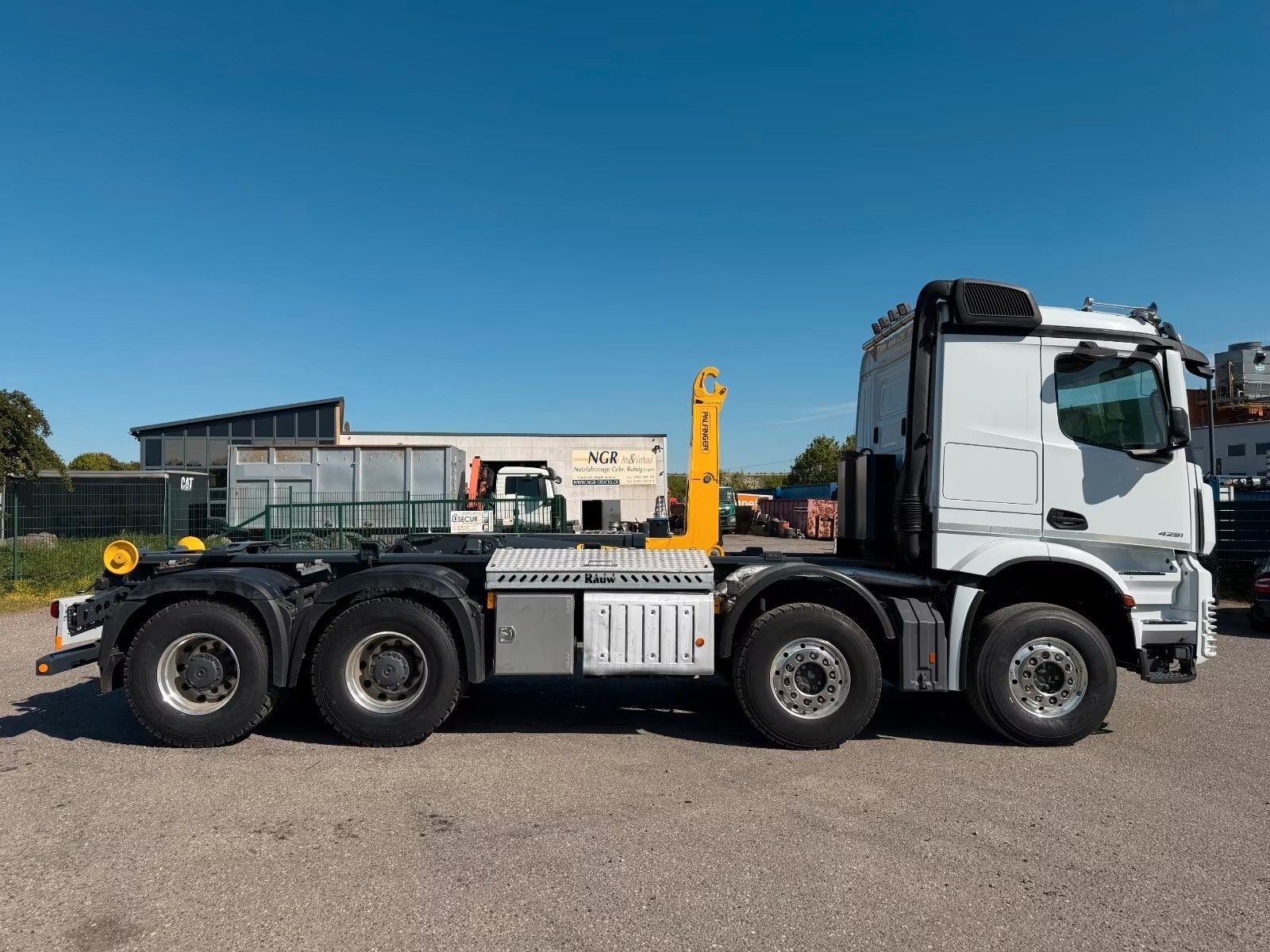 MERCEDES-BENZ – 4251 8x4 Palfinger Retarder 12 neue Reifen - Bild 4