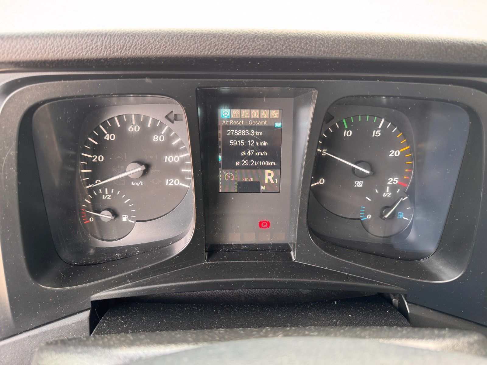 MERCEDES-BENZ – 2533 6X2 Plateau 7,40m + 1,00 m gesamt 8,40 m - Bild 4