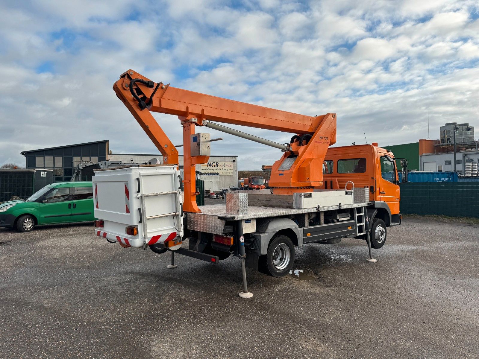 MERCEDES-BENZ – 815 4x2 Hubarbeitsbühne Wumag 170 high 17 m - Bild 3