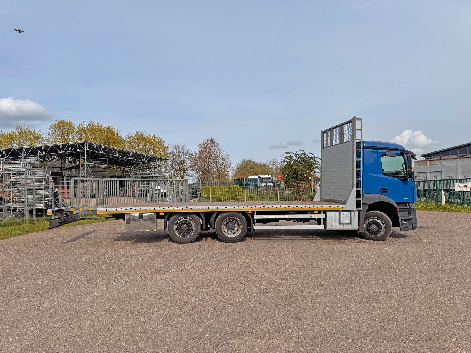 MERCEDES-BENZ – 2533 6X2 Plateau 7,40m + 1,00 m gesamt 8,40 m - Bild 8