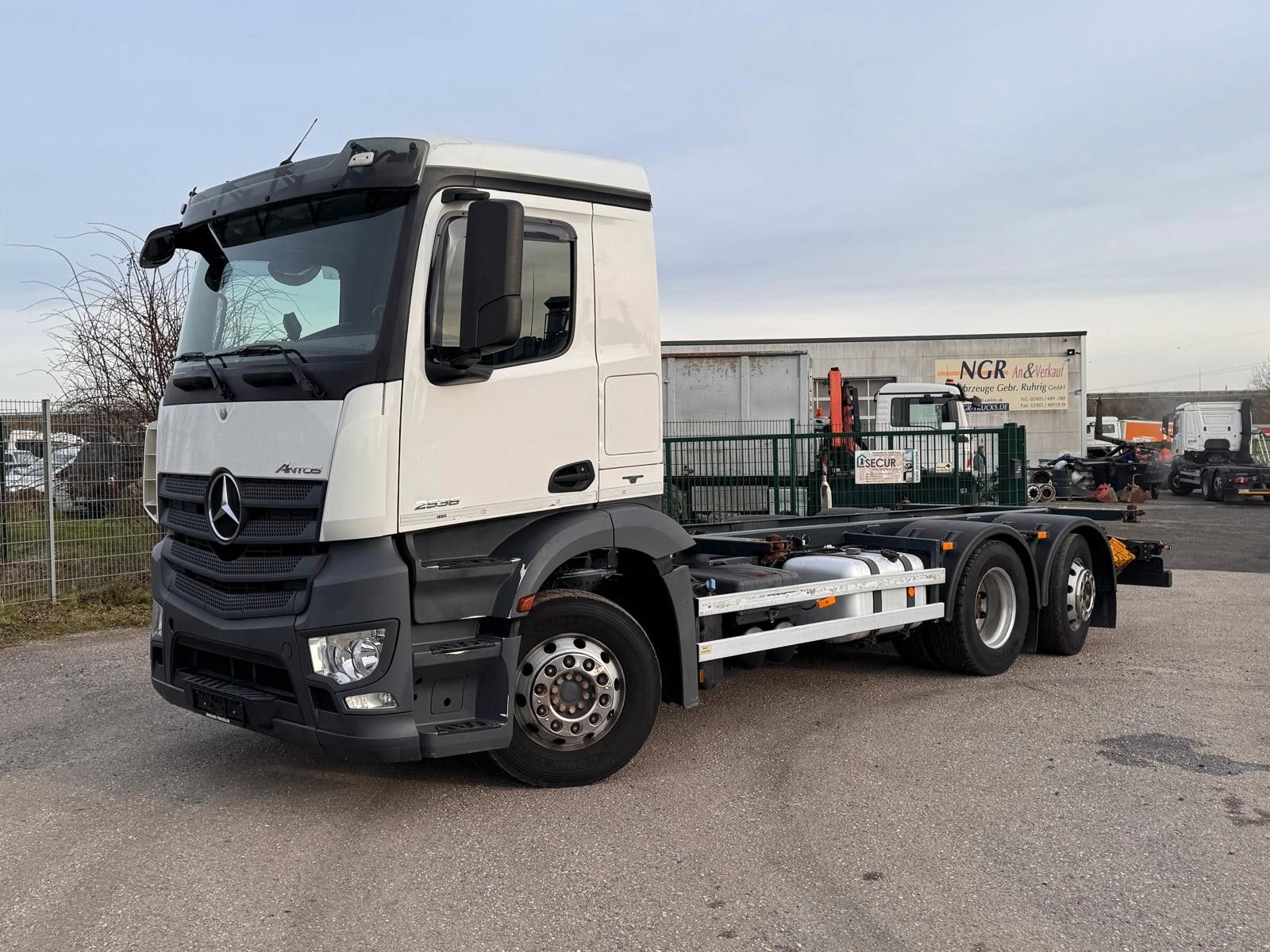 MERCEDES-BENZ – 2536 ADR Valid & kipphydraulik für Gastank - Bild 1