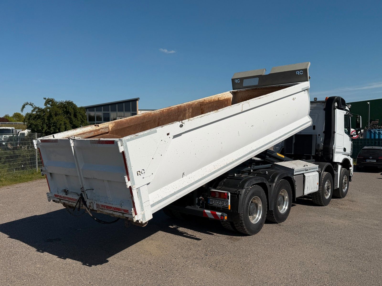 MERCEDES-BENZ – 4251 8x4 Palfinger T26A Retarder & Hardox Mulde - Bild 7