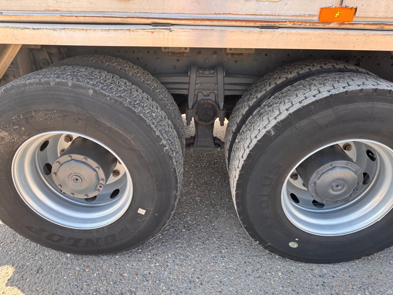 MERCEDES-BENZ – 3241 8X4 Kaiser Saug & Druck & Spülwagen - Bild 6