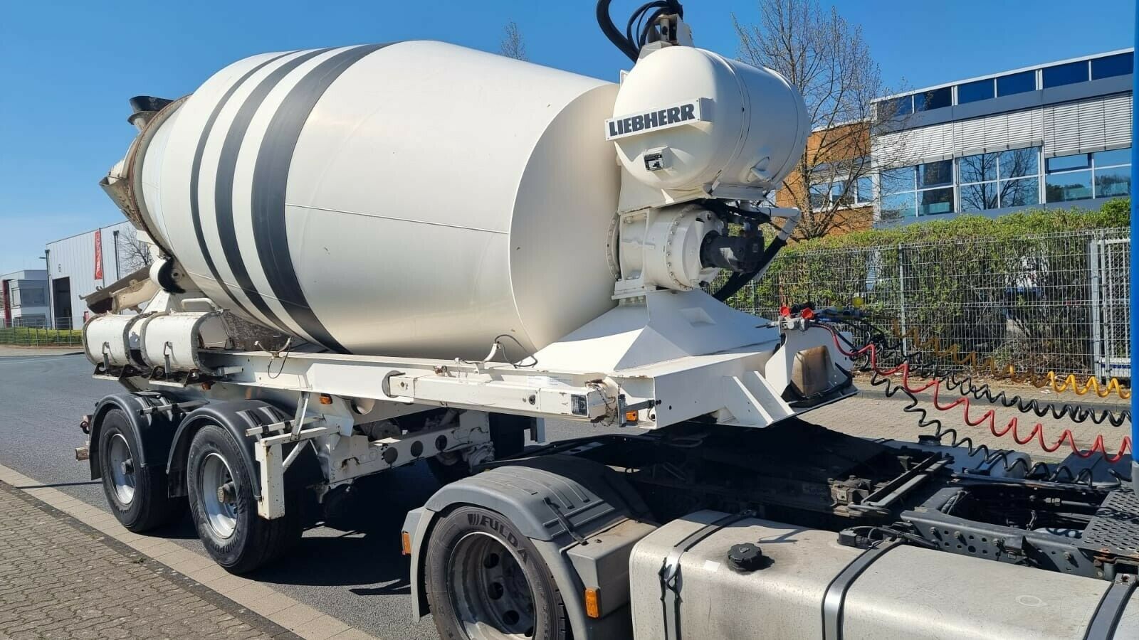 MUELLER-MITTELTAL – 2 Achs Betonmischauflieger Liebherr - Bild 1