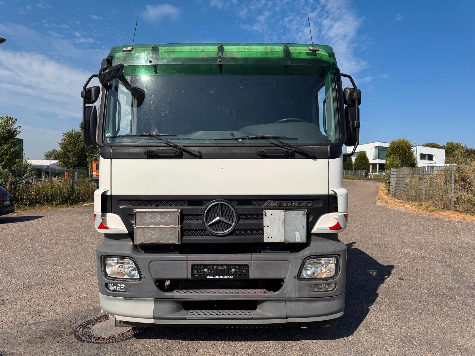 MERCEDES-BENZ – 3241 8X4 Kaiser Saug & Druck & Spülwagen - Bild 16