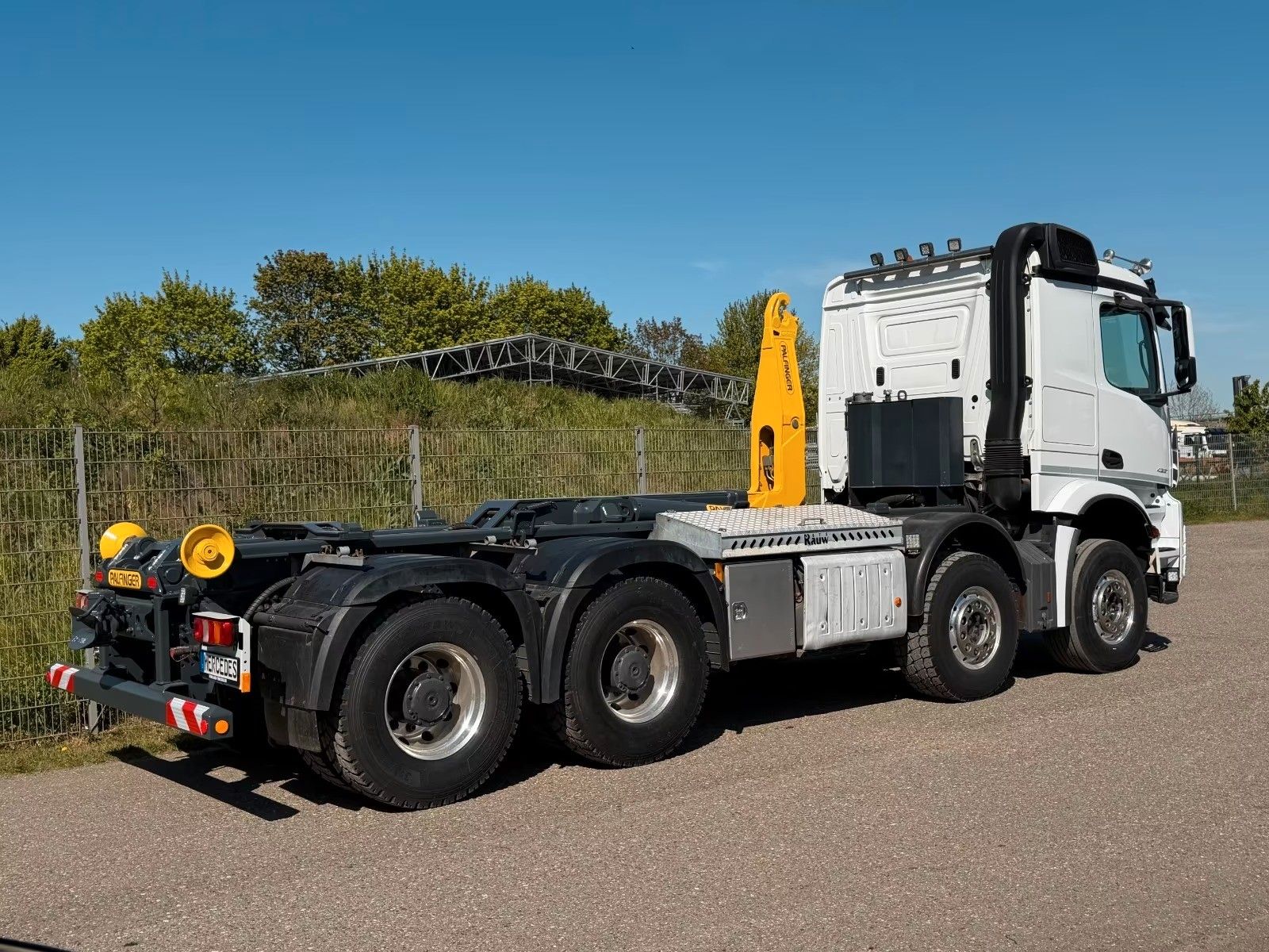 MERCEDES-BENZ – 4251 8x4 Palfinger Retarder 12 neue Reifen - Bild 6