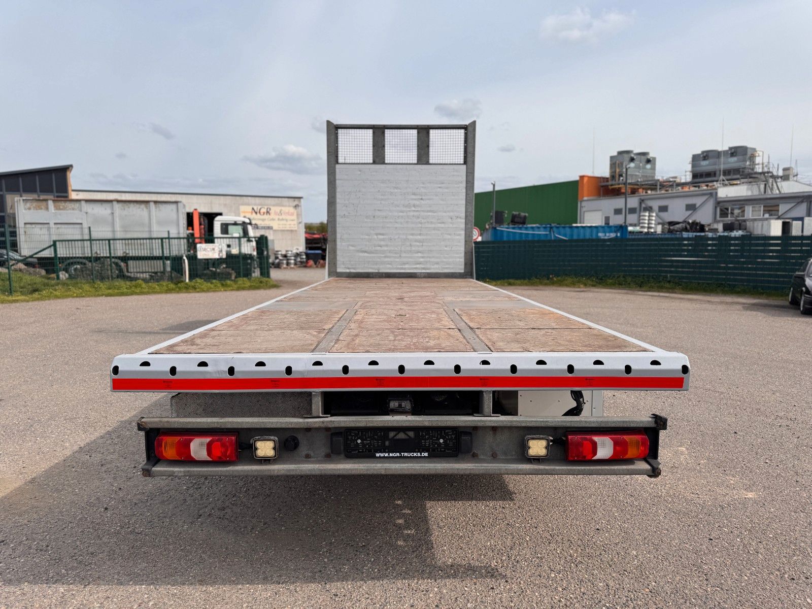 MERCEDES-BENZ – 2533 6X2 Plateau 7,40m + 1,00 m gesamt 8,40 m - Bild 8
