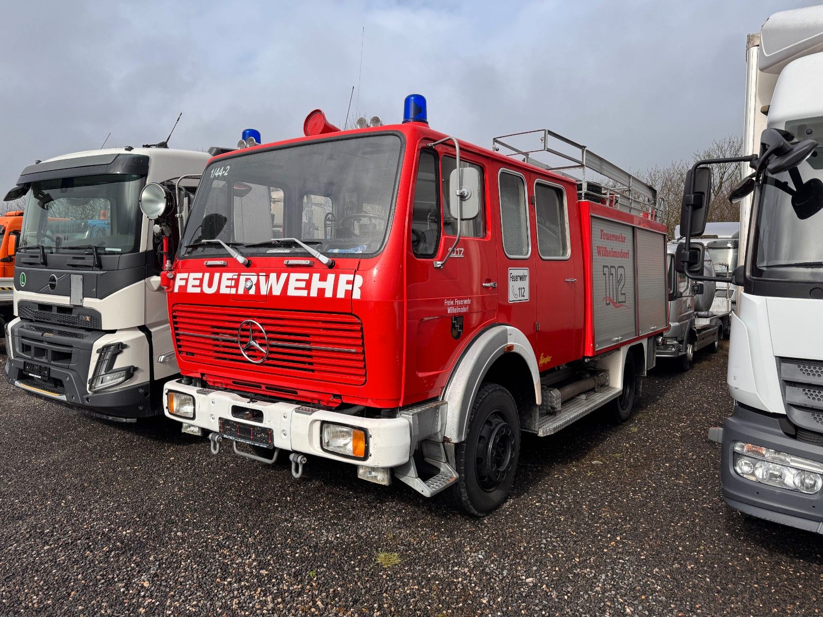 MERCEDES-BENZ – 1017 4X4 Feuerwehr komplett Ausstattung - Bild 1