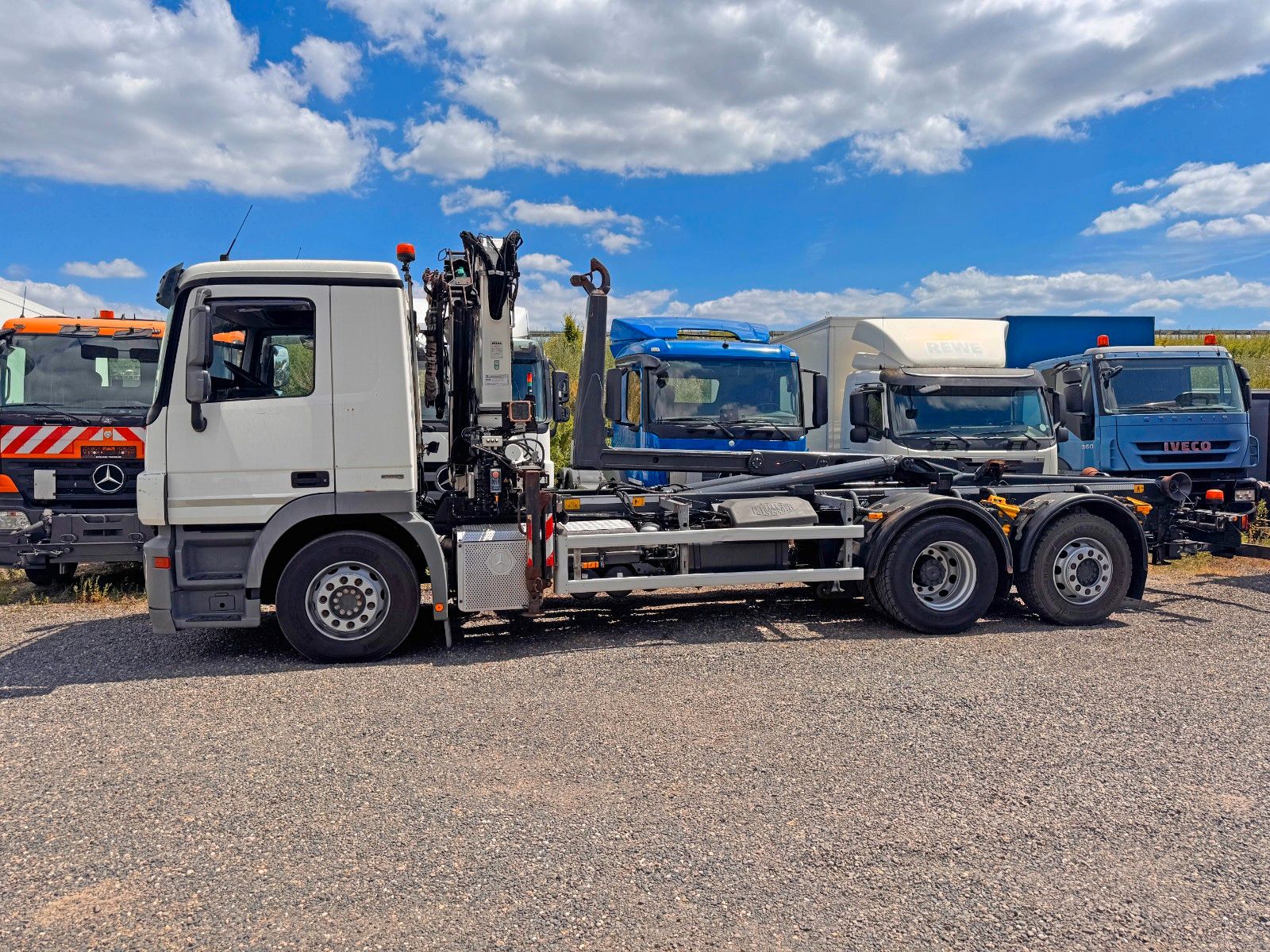 MERCEDES-BENZ – 2541 6X2 Abroller Meiller mit Kran Atlas & Funk - Bild 1