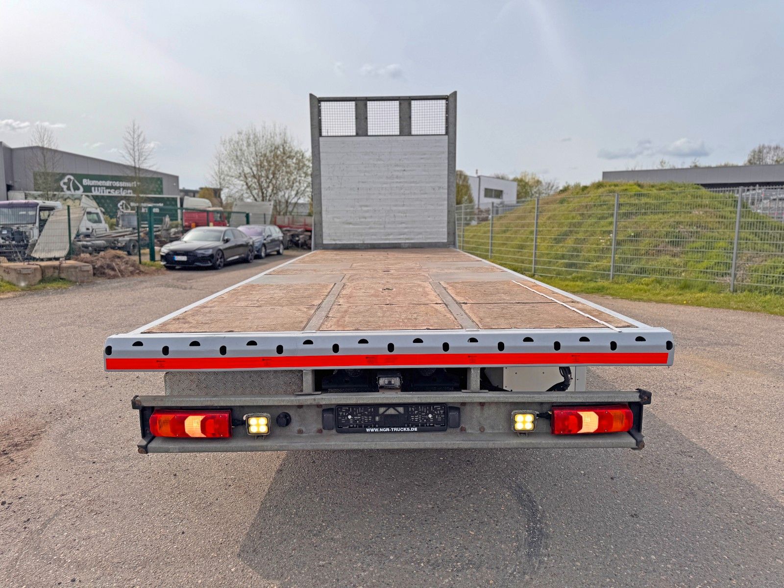 MERCEDES-BENZ – 2533 6X2 Plateau 7,40m + 1,00 m gesamt 8,40 m - Bild 21