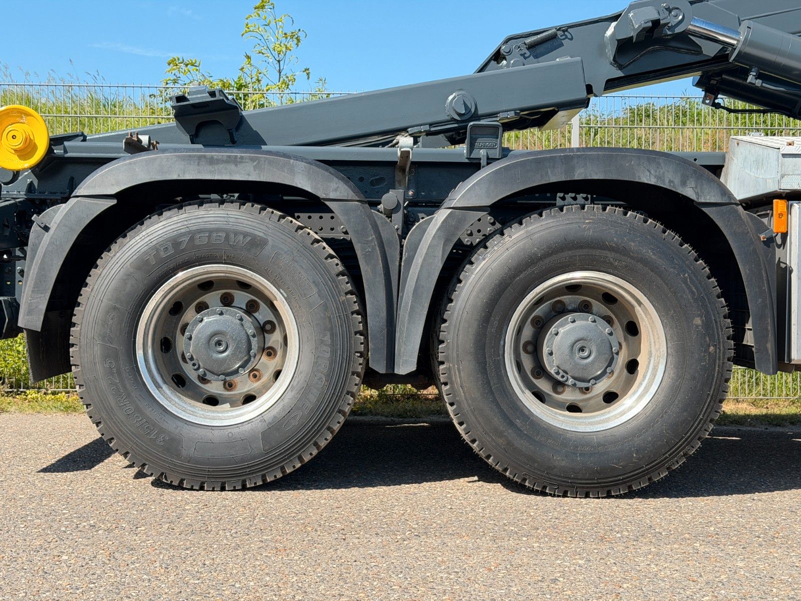 MERCEDES-BENZ – 4251 8x4 Palfinger T26A Retarder & Hardox Mulde - Bild 41