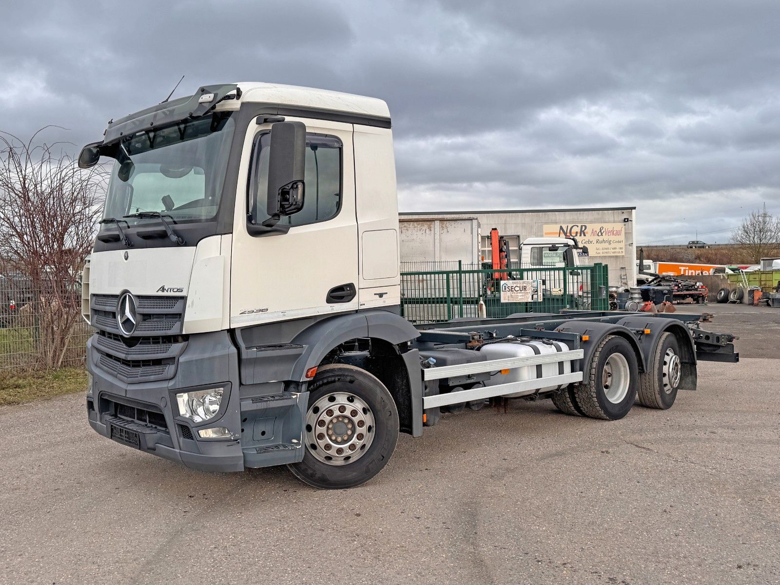 MERCEDES-BENZ – 2536 ADR Valid & kipphydraulik für Gastank - Bild 1