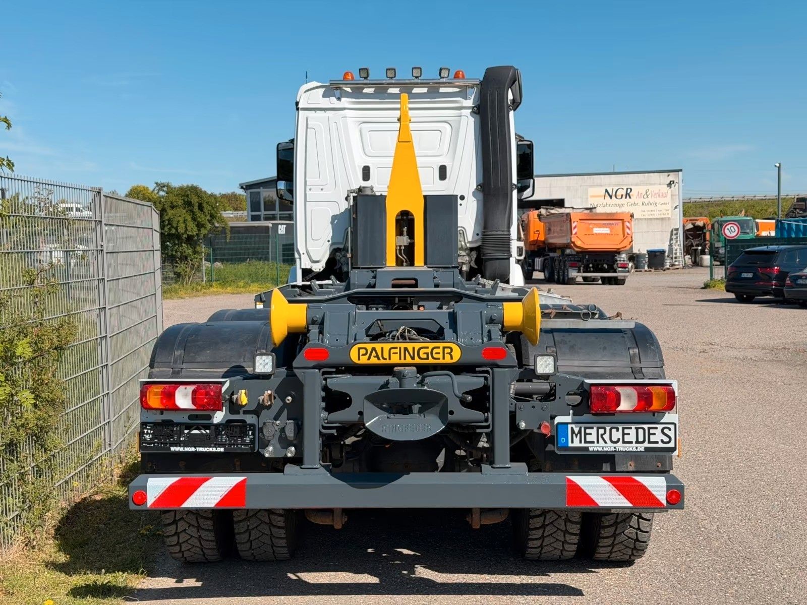 MERCEDES-BENZ – 4251 8x4 Palfinger Retarder 12 neue Reifen - Bild 11
