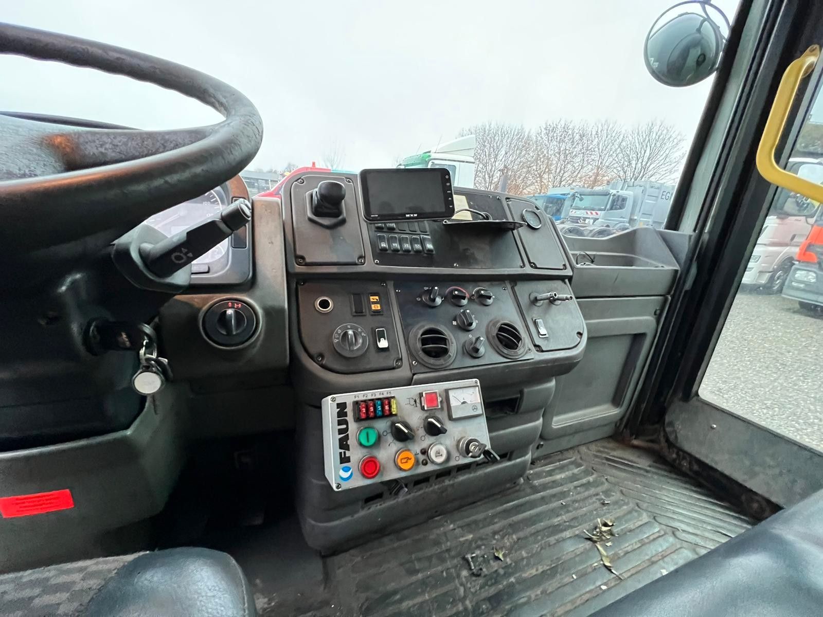 MAN – 28.350 6X2 als Fahrgestell mit oder ohne Aufbau - Bild 5