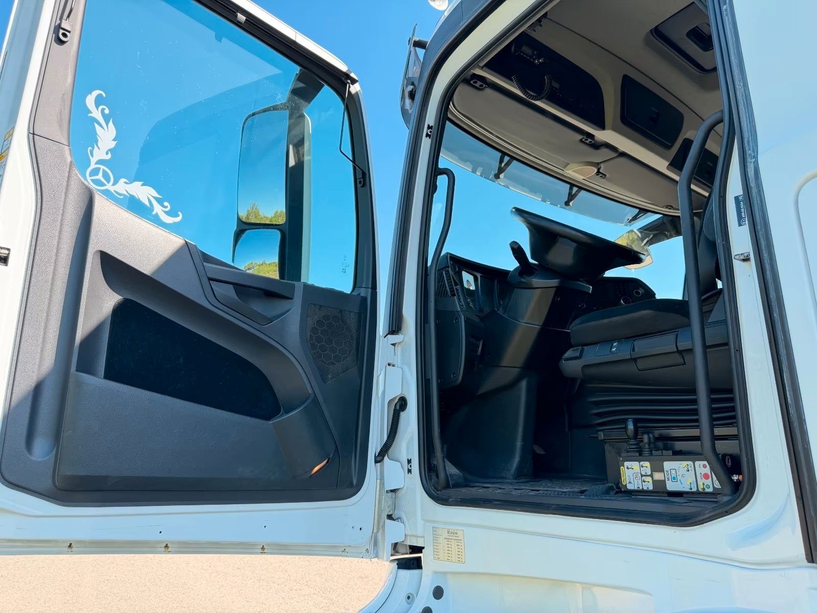 MERCEDES-BENZ – 4251 8x4 Palfinger Retarder 12 neue Reifen - Bild 15