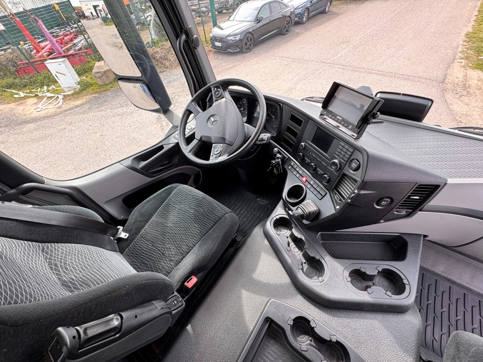MERCEDES-BENZ – 2533 6X2 Plateau 7,40m + 1,00 m gesamt 8,40 m - Bild 17
