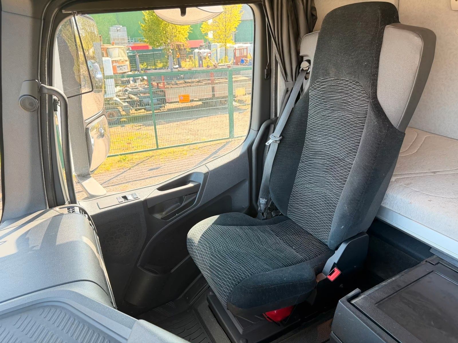 MERCEDES-BENZ – 4251 8x4 Palfinger Retarder 12 neue Reifen - Bild 23