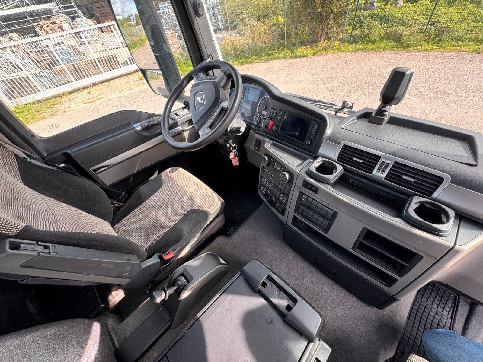 MAN – 26.460 6X2 HYVA Abroller Lowliner Top Zustand - Bild 6