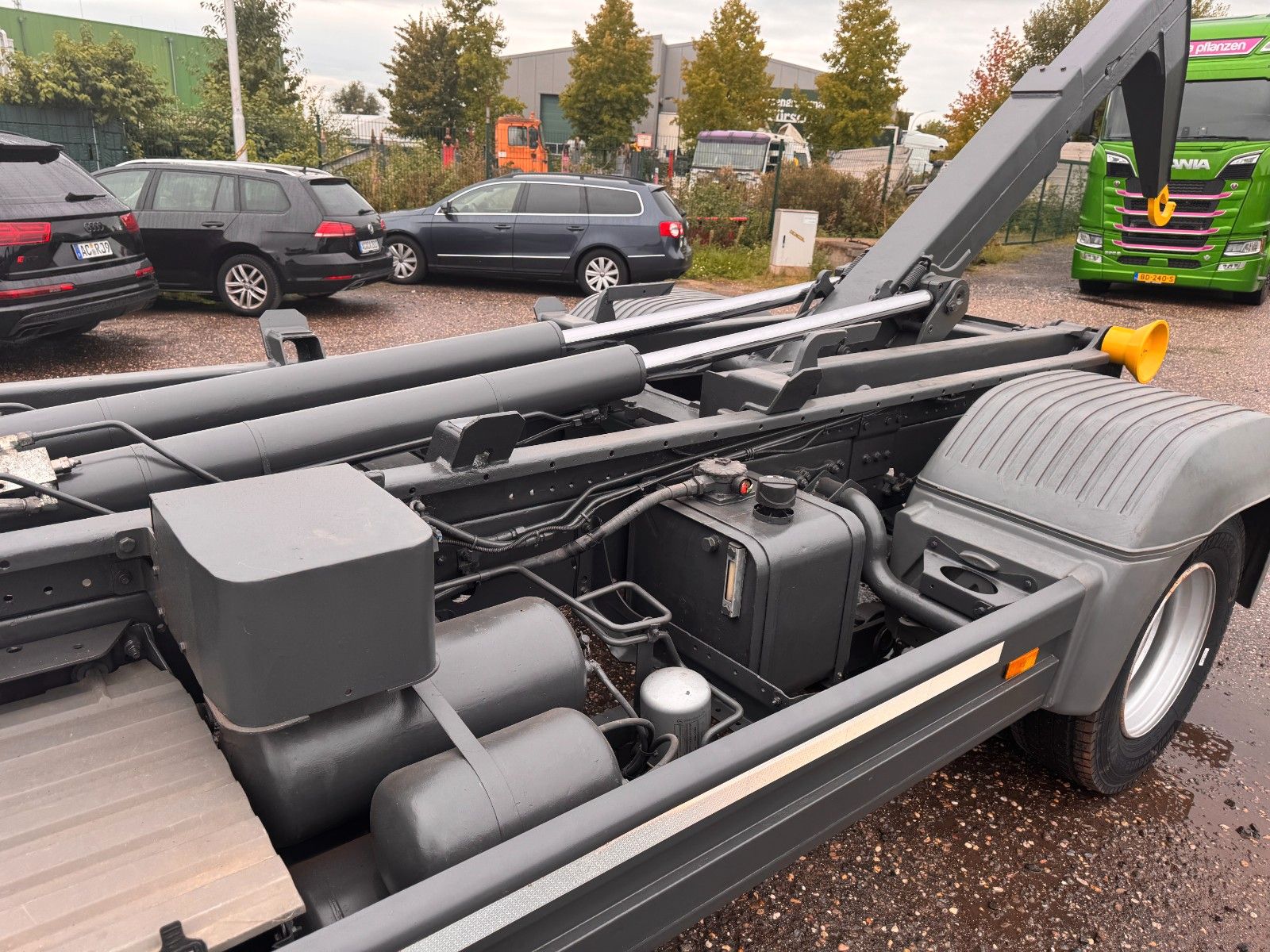 MERCEDES-BENZ – 1222 4X2 HIAB City 7 to. Abroller 6 neue Reifen - Bild 15