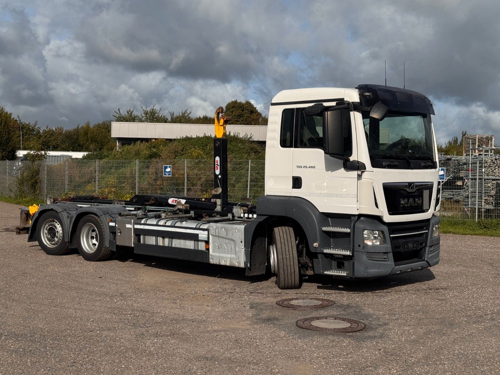 MAN – 26.460 6X2 HYVA Abroller Lowliner Top Zustand - Bild 1