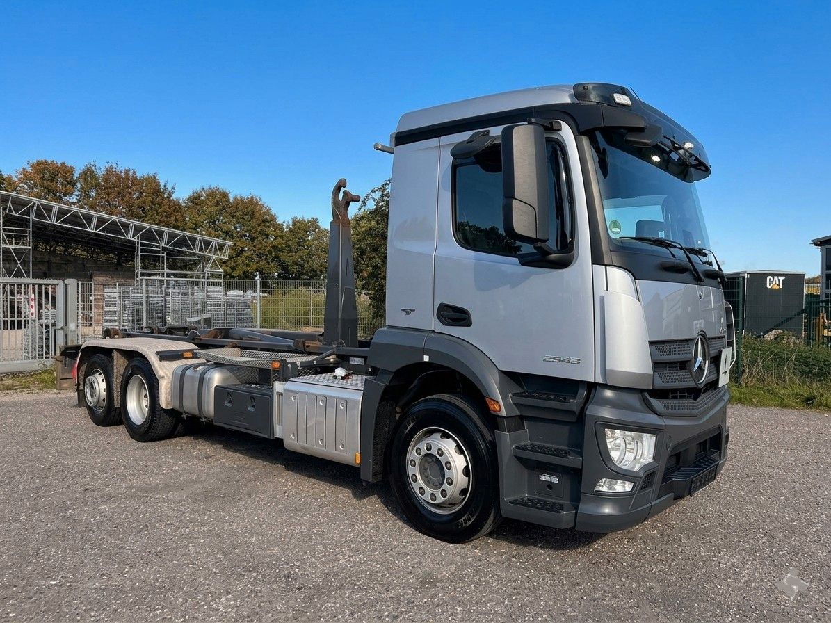 MERCEDES-BENZ – 2543 6X2 VDL Abroller guter Zustand - Bild 1